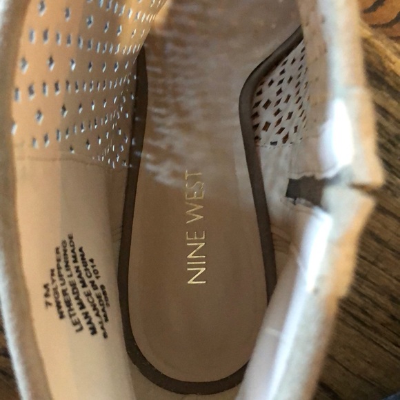 Taupe suede Nine West ankle boots - Picture 9 of 10